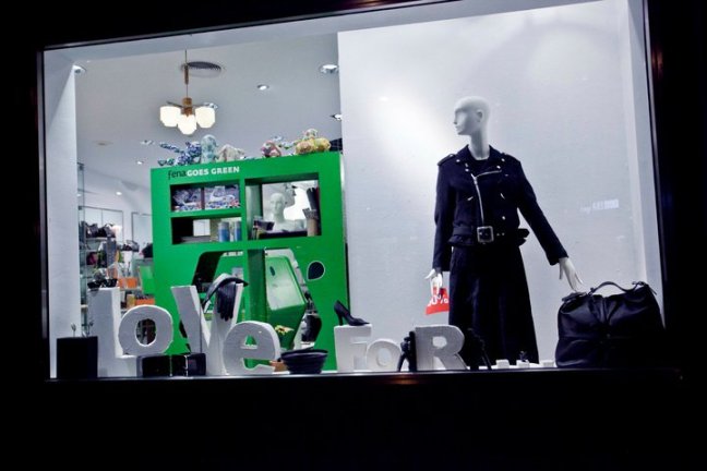 261522_235725853119311_3738336_n