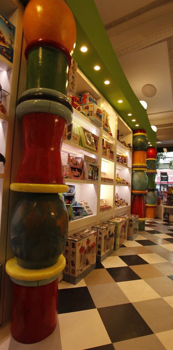 283033_252909198067643_4539130_n